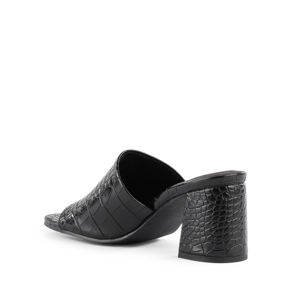 Adapt III Sandal