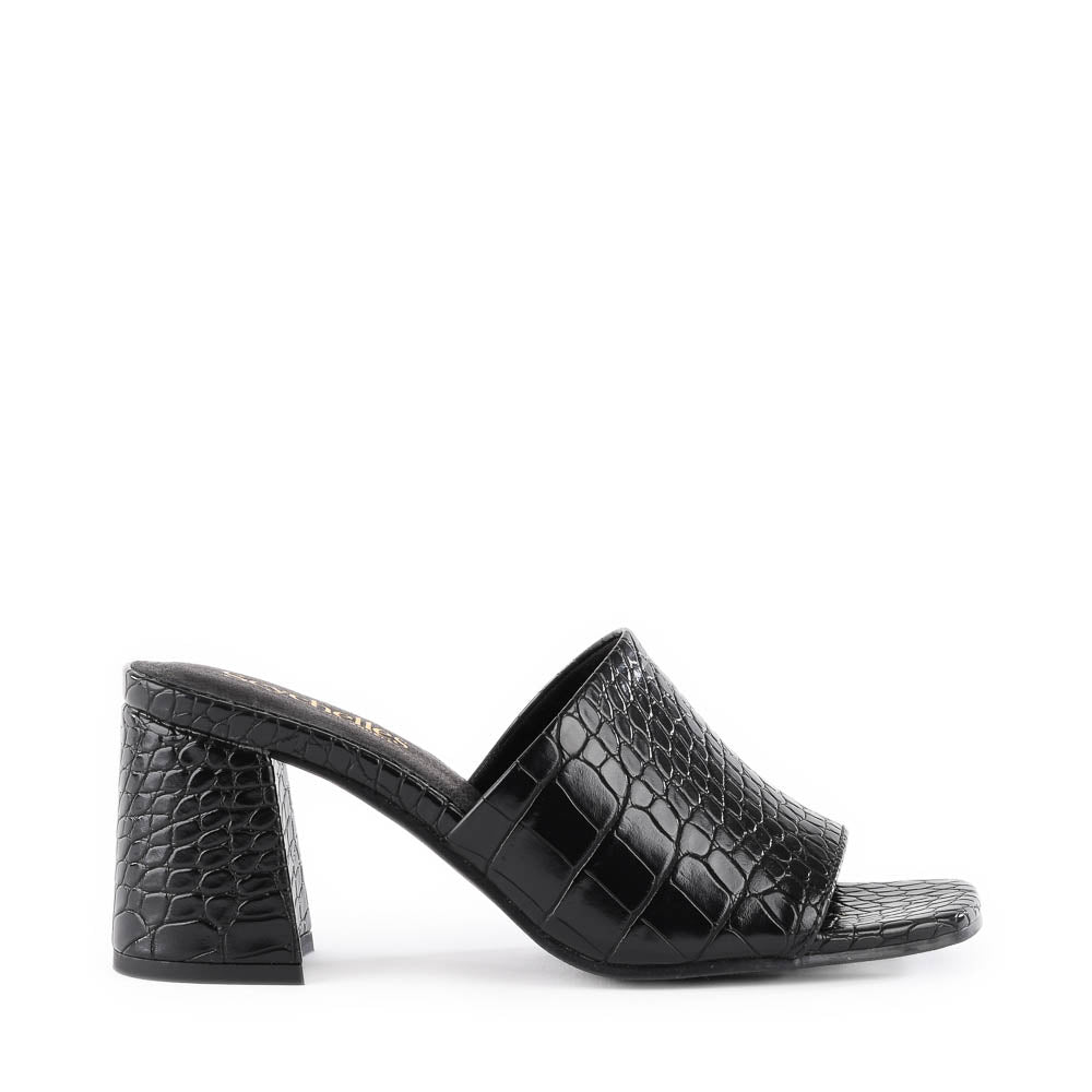 Adapt III Sandal