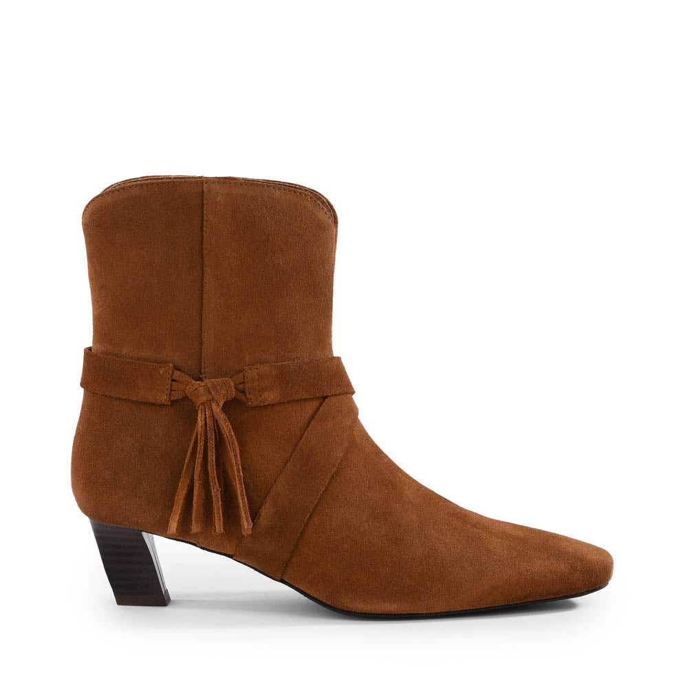 Curtain Call Boot