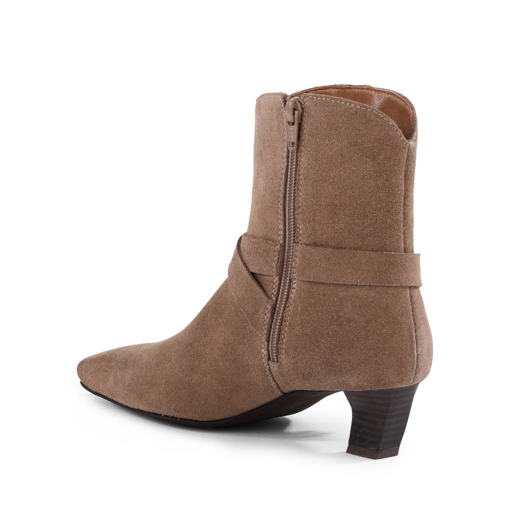 Curtain Call Boot