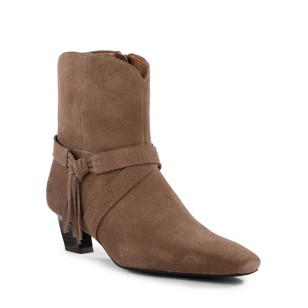Curtain Call Boot