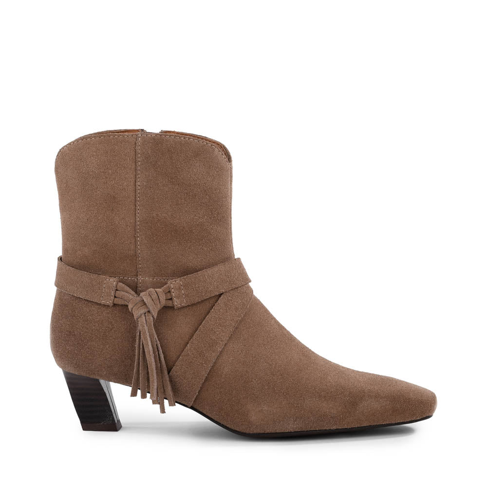 Curtain Call Boot